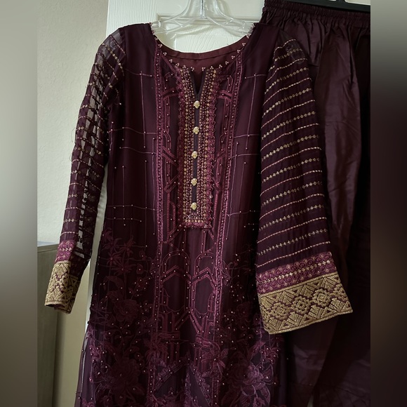 Pakistani Dress - Picture 5 of 12